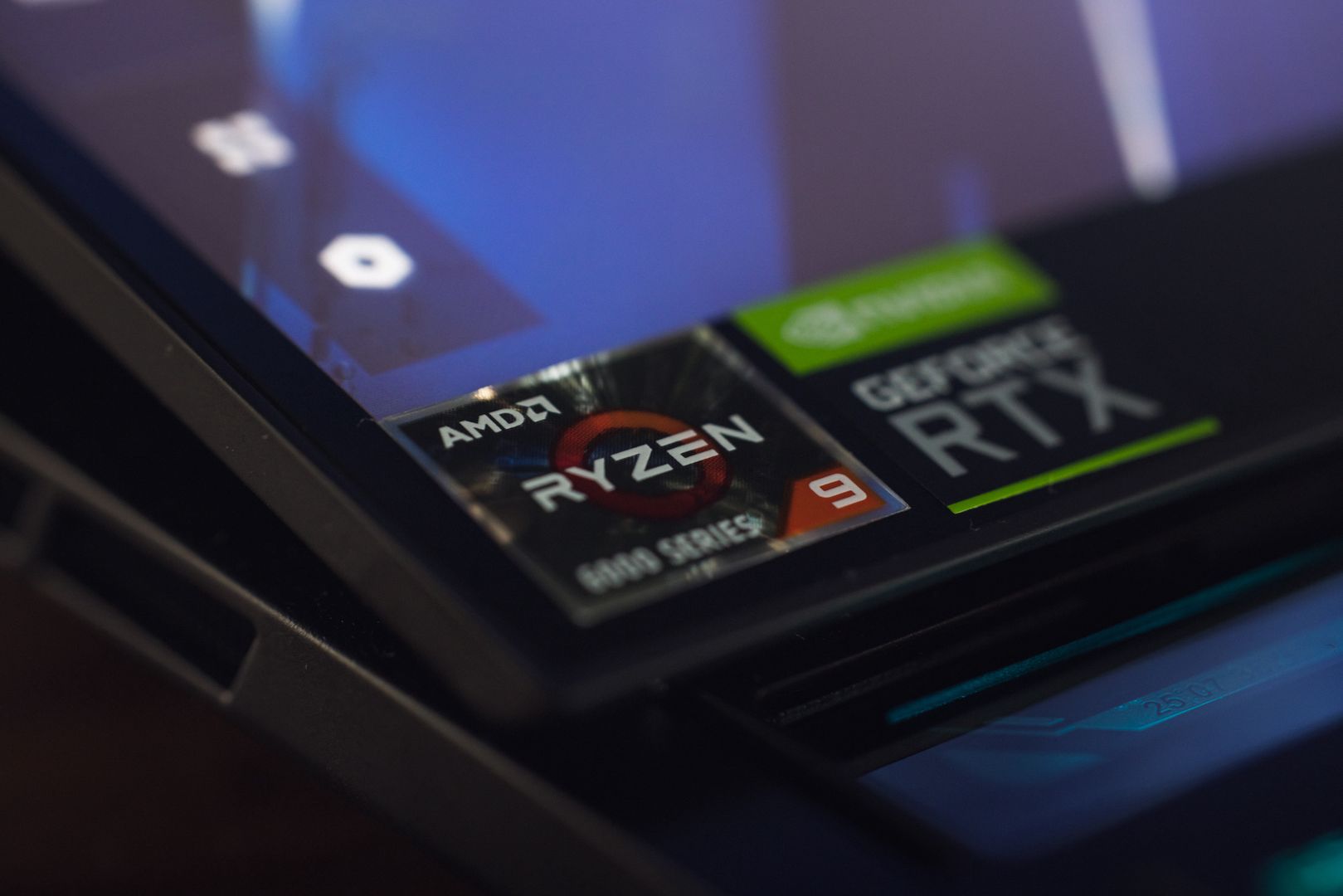 ASUS ROG Zephyrus Duo 16