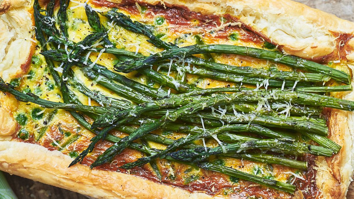 Tarta szpinakowa z ciasta francuskiego jest gotowa w 15 minut