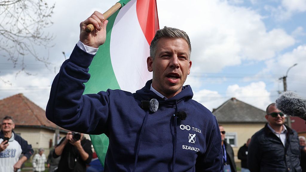 Peter Magyar na wiecu wyborczym, marzec 2026 r.