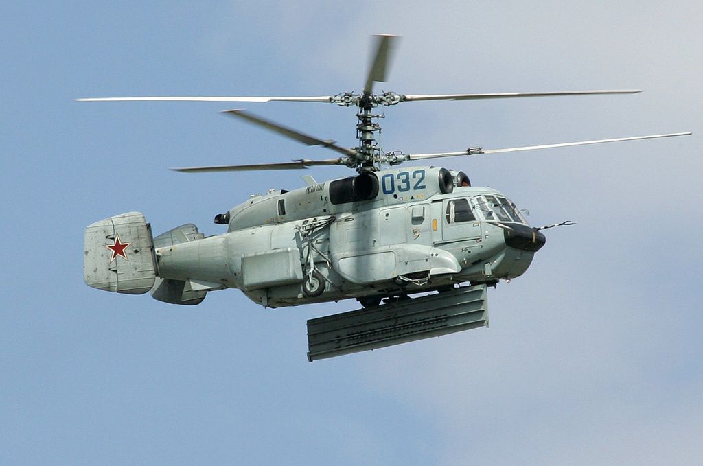 Śmigłowiec Ka-31 z widoczną pod kadłubem anteną radaru