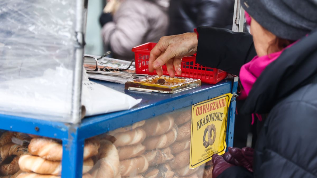 Sunday Trade In Poland
A person buys a traditional pretzel called 'obwarzanek' at a stand in Krakow, Poland on November 27, 2022. Most of the shops are closed most sundays in Poland. Exceptions are e.g. owner-operated stores, post offices or gas stations. (Photo by Jakub Porzycki/NurPhoto via Getty Images)
NurPhoto
cash, market, money, obwarzanek, obwarzanki, shop, stand, trade, traditional, traditional pretzel, owner-operated stores, post offices, gas stations, person, shops, sundays, photo