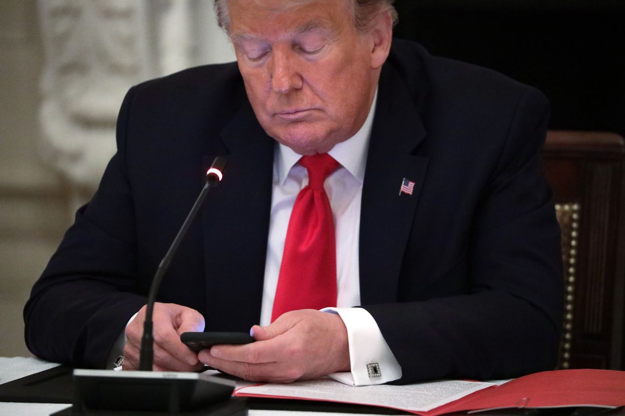 An unusual wallpaper on Donald Trump's phone. The mystery has been discovered.
