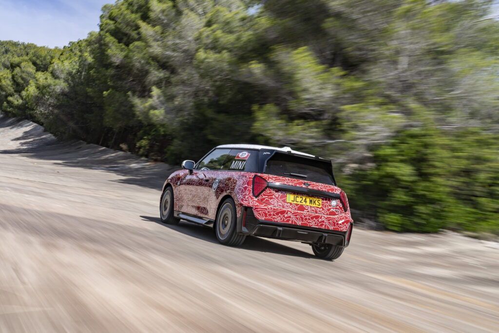 Mini JCW E w kamuflażu