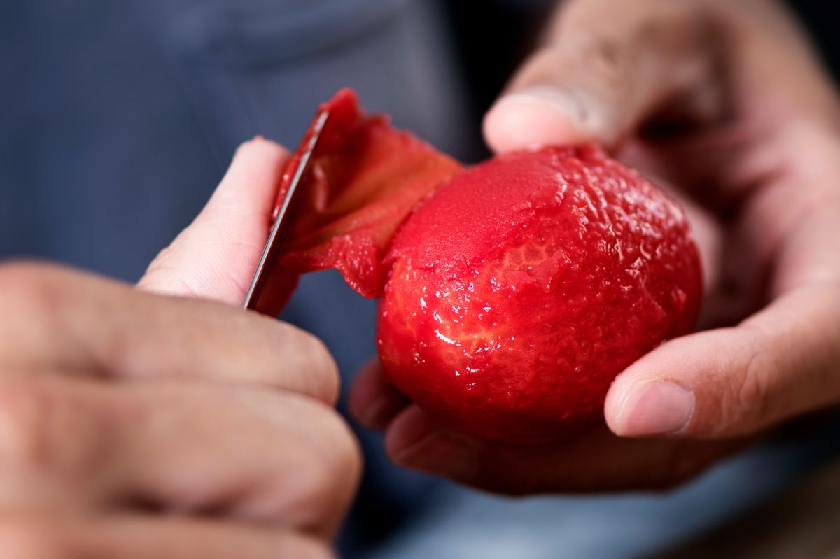 Tomaten richtig schälen: Die besten Methoden ohne Stress