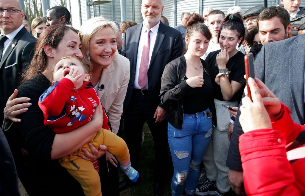 Wśród wyborców Le Pen są także nastolatki i młode matki 