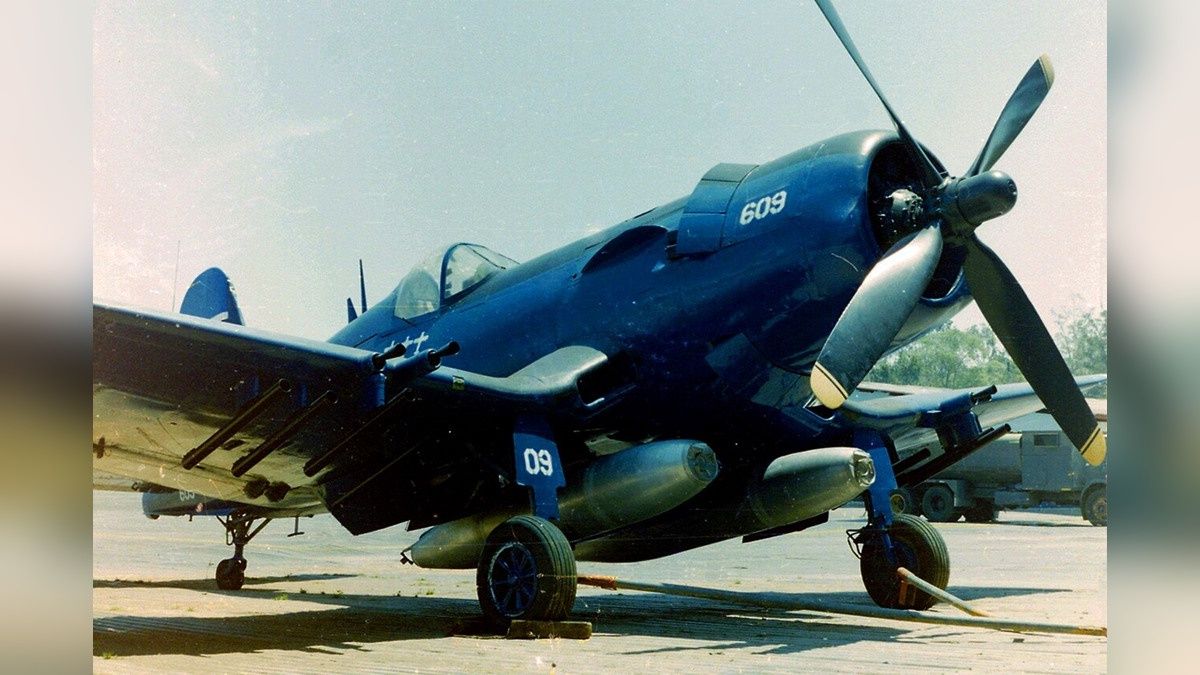 Corsair FAH-609 w muzeum w Tegucigalpie, 2011 r. Maszyna uczestniczyła w wojnie futbolowej.