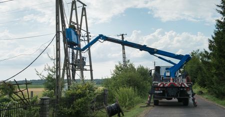 Nawałnica z gradem w gminie Gniew. Powalone drzewa, zerwane dachy. Straty są ogromne