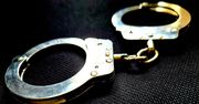 32-latek uszkodził kilka samochodów i napadł na policjantkę