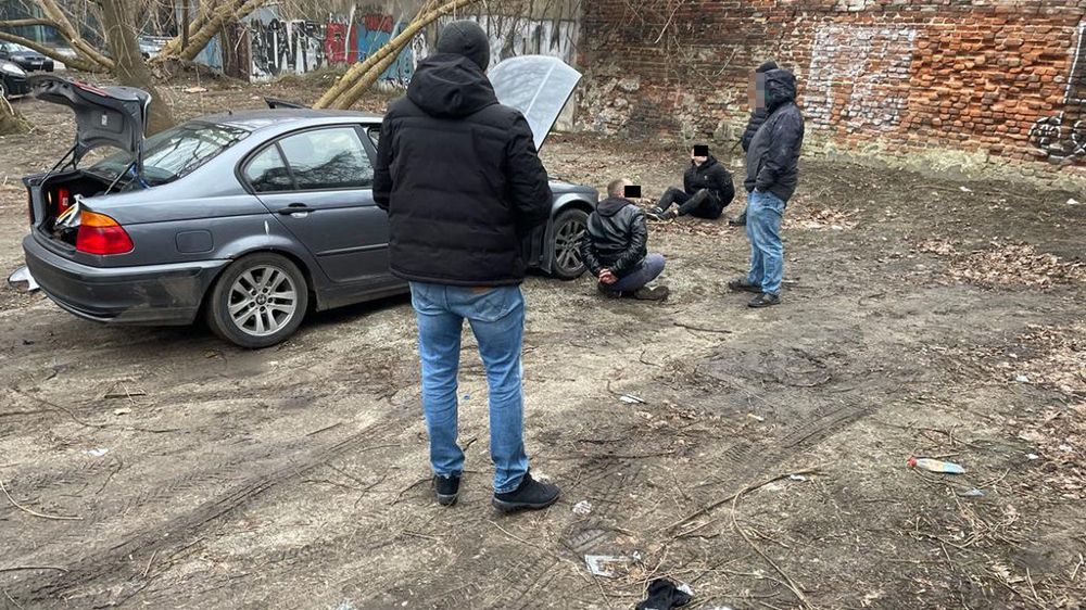 policjanci zatrzymali złodziei samochodów