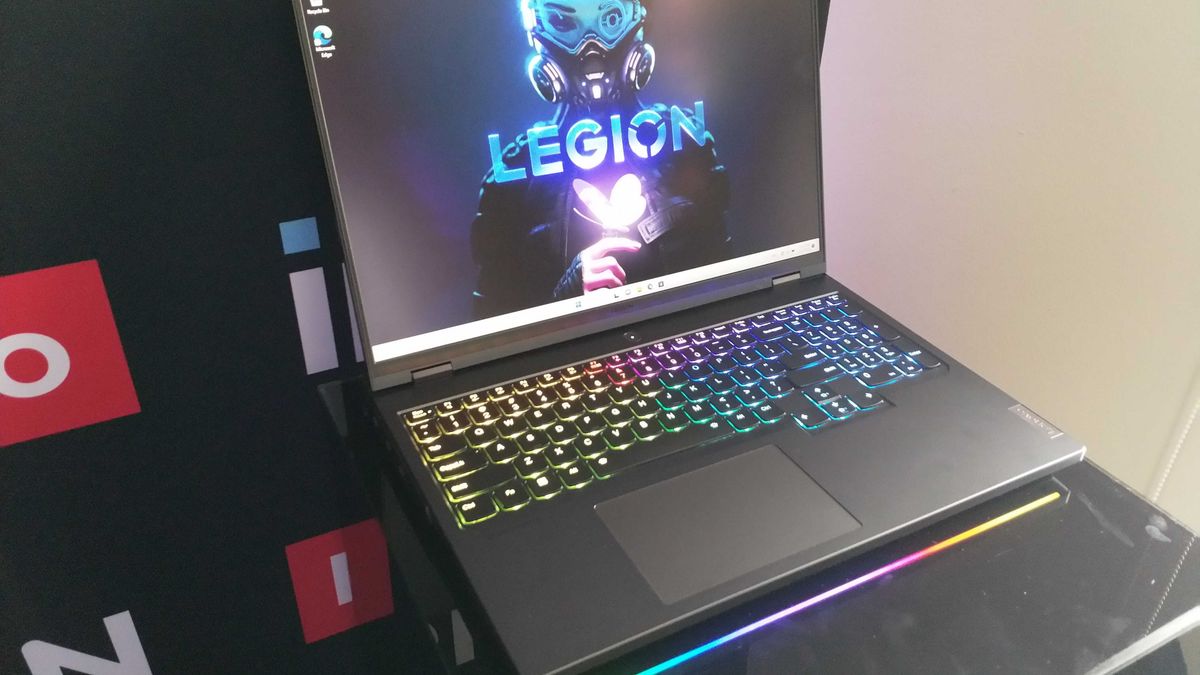 Inżynieryjna próbka Lenovo Legion Pro 7i.