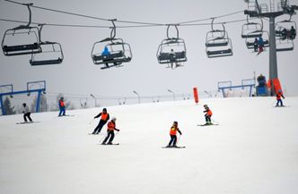 Ferie zimowe w pandemii. "Powinny być rozciągnięte w czasie"