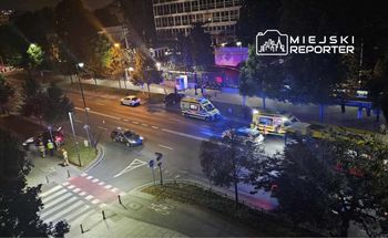 Warszawa: Zderzenie osobówki z autobusem miejskim w Śródmieściu