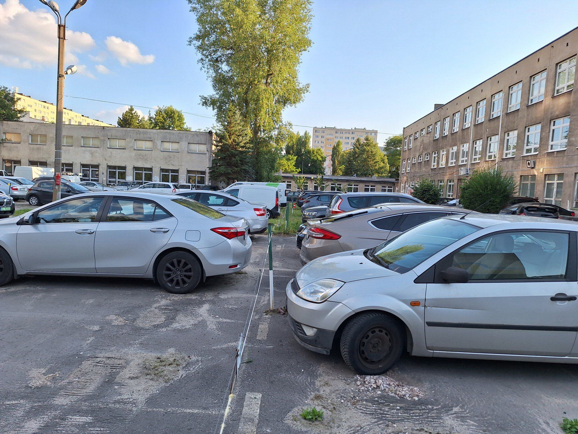 Spotkaniu mieszkańców w sprawie likwidacji parkingu towarzyszyło zbieranie podpisów pod petycją do prezydent Hanny Zdanowskiej