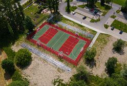 Bielsko-Biała. Można grać w piłkę nożną, ręczną, siatkówkę i koszykówkę. Boisko gotowe