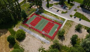 Bielsko-Biała. Można grać w piłkę nożną, ręczną, siatkówkę i koszykówkę. Boisko gotowe