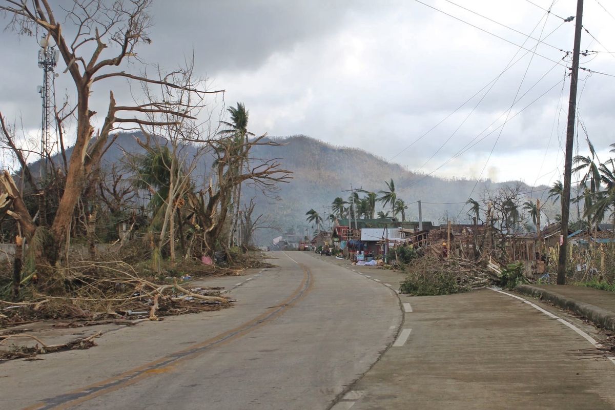 Co najmniej 75 osób zginęło po przejściu tajfunu Rai przez Filipiny