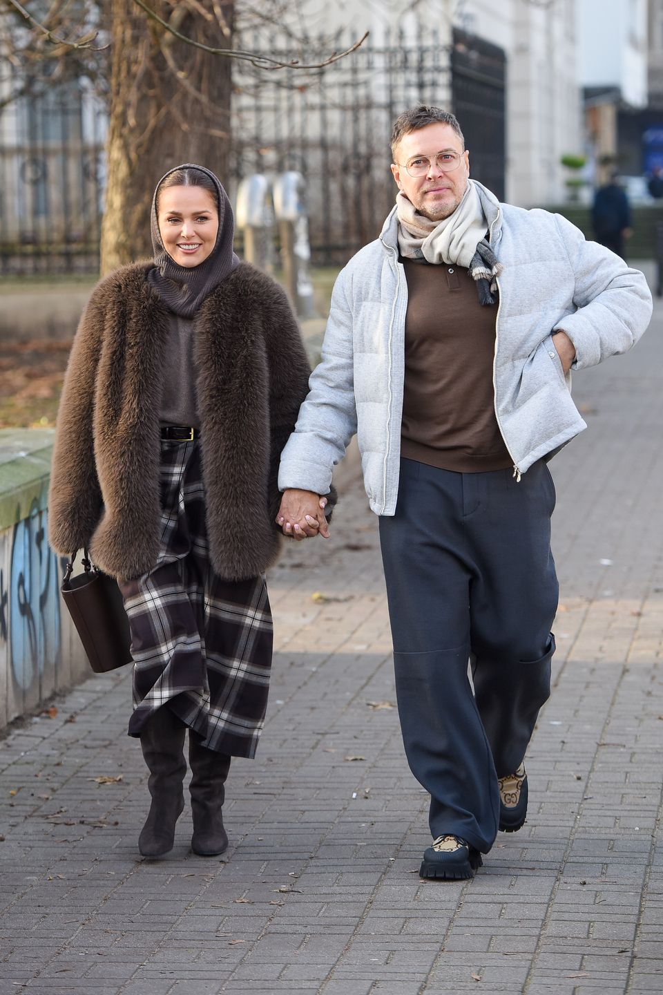 Paulina Sykut-Jeżyna na przymiarkach mężem