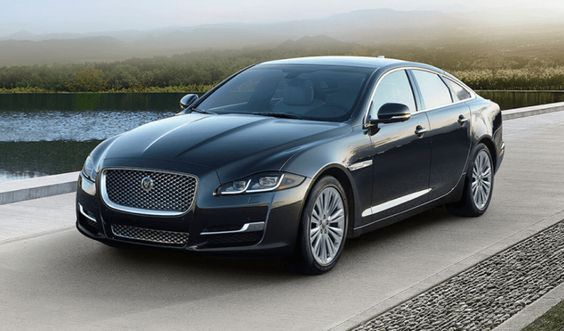 Auta Angeliny Jolie: Jaguar XJ