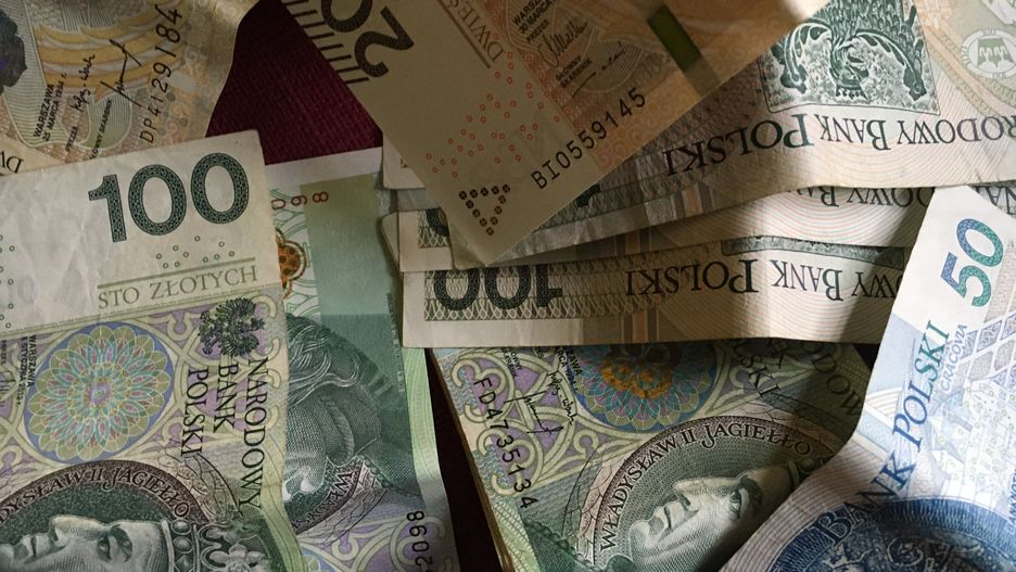 Radom. Miejska spółka straciła prawie 2 miliony złotych, bo pracownik uwierzył oszustowi podającemu się za policjanta