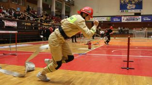 Tarnobrzeg: Młodzi strażacy rywalizowali na II Wojewódzkich Halowych Młodzieżowych Zawodach Sportowo-Pożarniczych. Zobacz zdjęcia