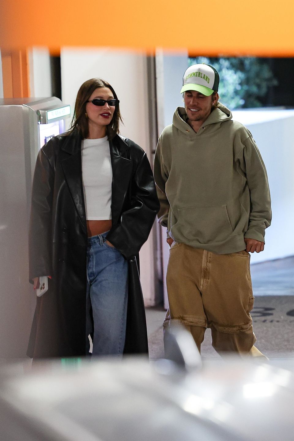 Justin Bieber i Hailey opuszczają biurowiec w Los Angeles