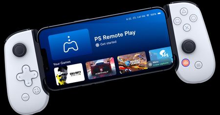 Nie, to nie jest nowa konsola. Sony chwali się ciekawym kontrolerem
