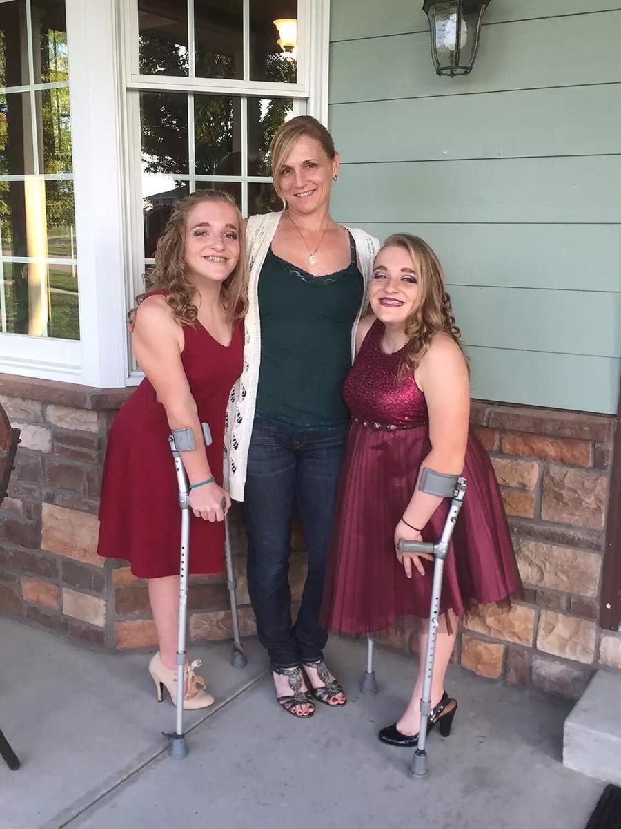 Niezwykłe trojaczki skończą niebawem 22 lata