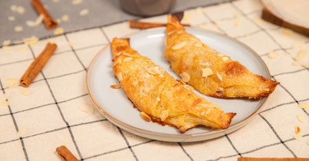 Ekspresowy przepis na croissanty z papieru ryżowego. Wychodzą nawet wtedy, gdy masz dwie lewe ręce do wypieków