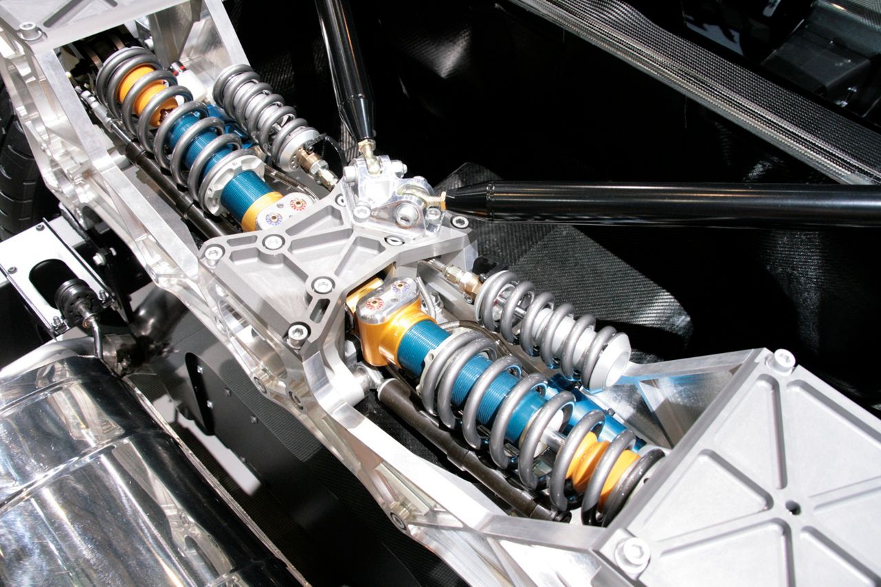 Zawieszenie Aston Martina One-77 (fot. automotiveaddicts.com)