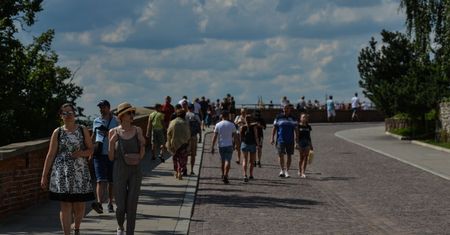 Turyści uwielbiają to miejsce. Jest gotowe na wakacyjny szturm