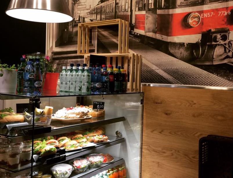 Punkt gastronomiczny z kanapkami