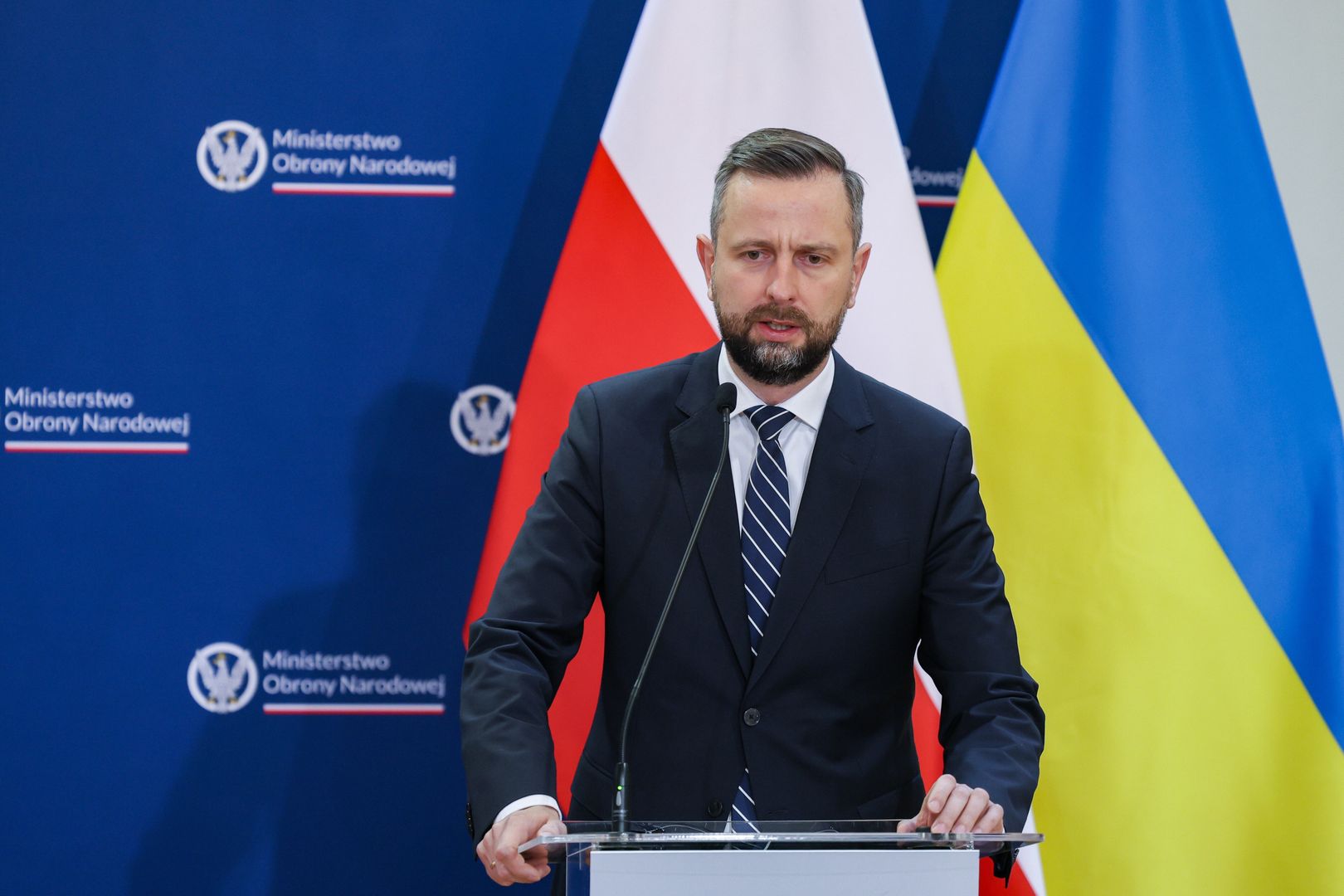 Szef MON: "Trzymać Rosję, jak najdalej stąd. Żadnego resetu"