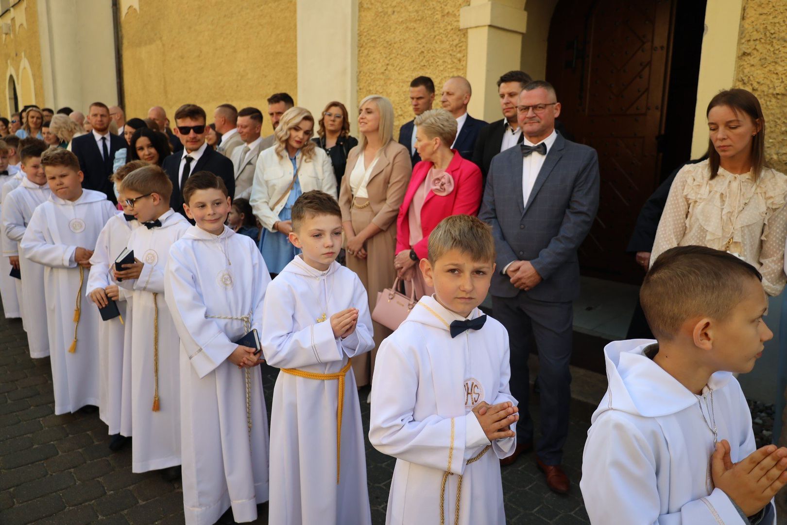 W tym ważnym dniu dzieciom towarzyszyły rodziny, najbliżsi i znajomi