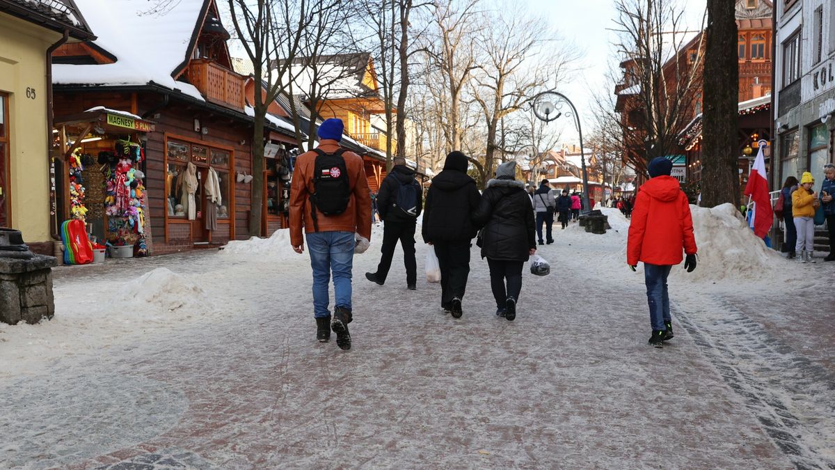 Ferie zimowe w Zakopanem
20.01.2025 Zakopane. Poczatek ferii zimowych pod Tatrami. fot. Mateusz Kotowicz/REPORTER n/z. Krupowki.
Mateusz Kotowicz/REPORTER