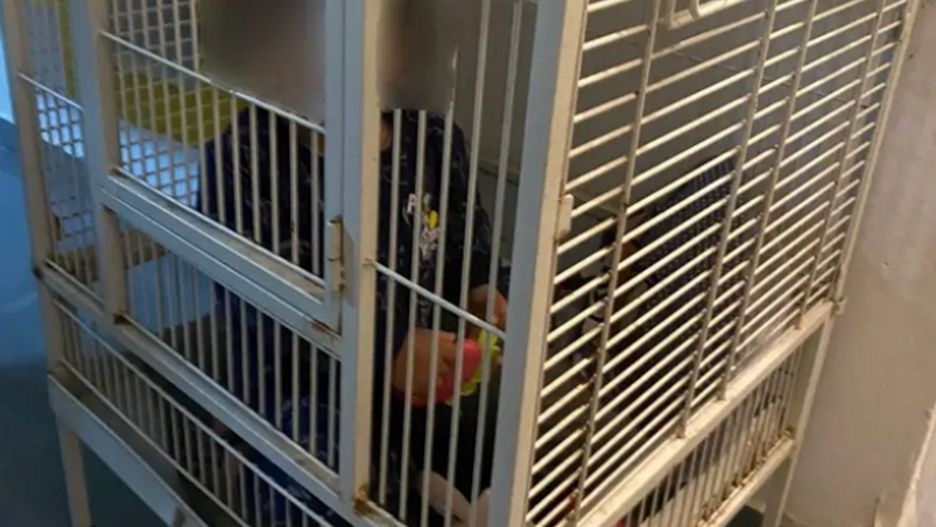 Zamknęła dziecko w klatce