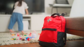 "Ukryj się w bezpiecznym miejscu". Jak przygotować dziecko na alert?