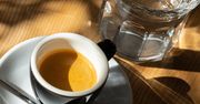Co zrobić ze szklanką wody do espresso? Wiele osób nie ma pojęcia