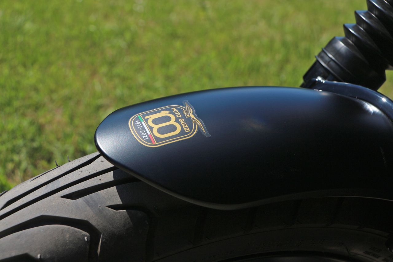 Moto Guzzi V7 Stone