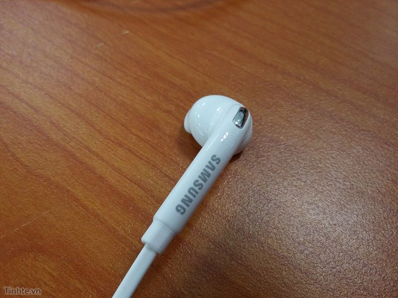 Samsung może mocno odświeżyć słuchawki dla Galaxy S6. Będą podobne do tych od iPhone'a? 7