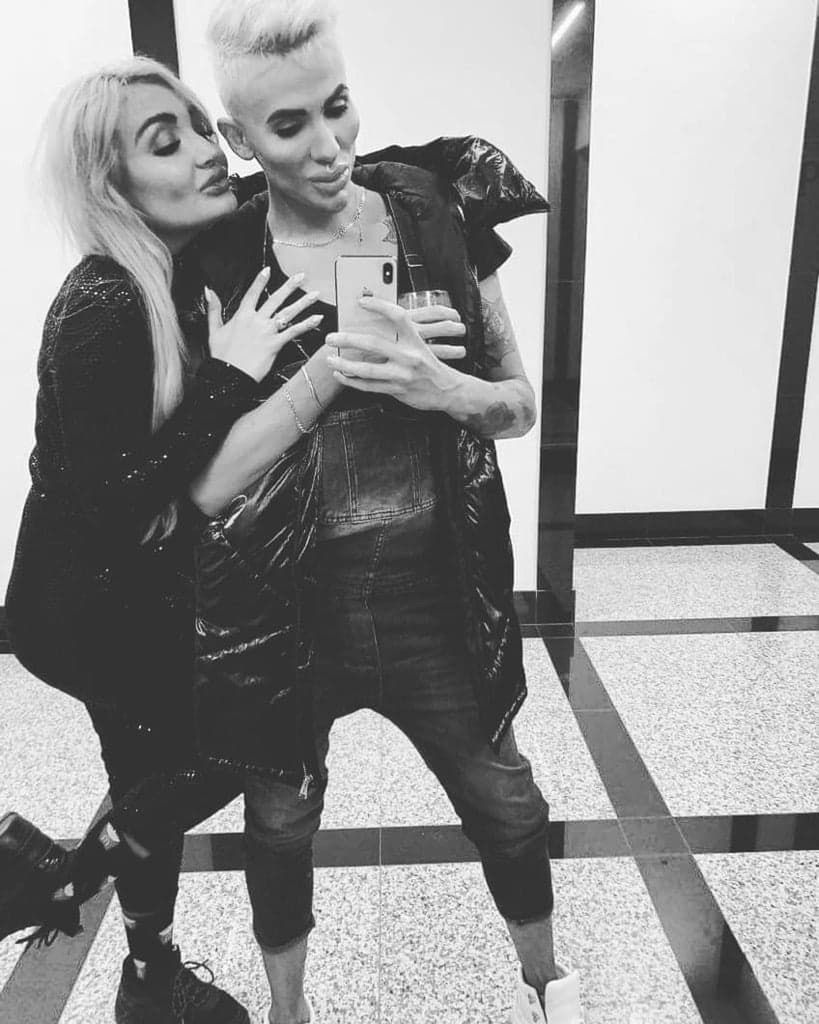 Gosia Muzaj i "żywy Ken" 