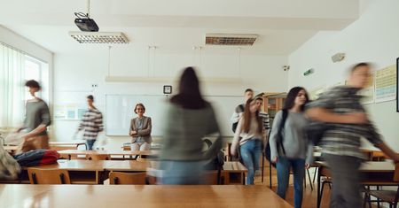 Cyberprzemoc wobec nauczycieli. Rosnący problem w polskich szkołach