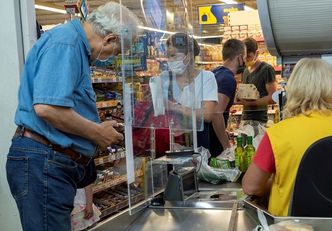 Zakaz handlu w niedziele odpowiada emerytom. 60 proc. poparcia