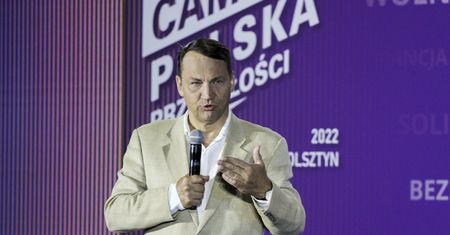 Sikorski o reparacjach. Polityk PiS mu dziękuje