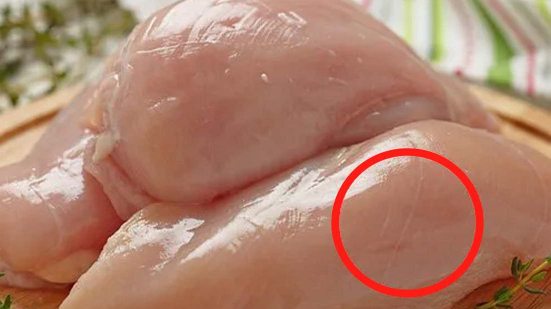 Takiego kurczaka nie kupuj. Zwróć uwagę na białe pręgi