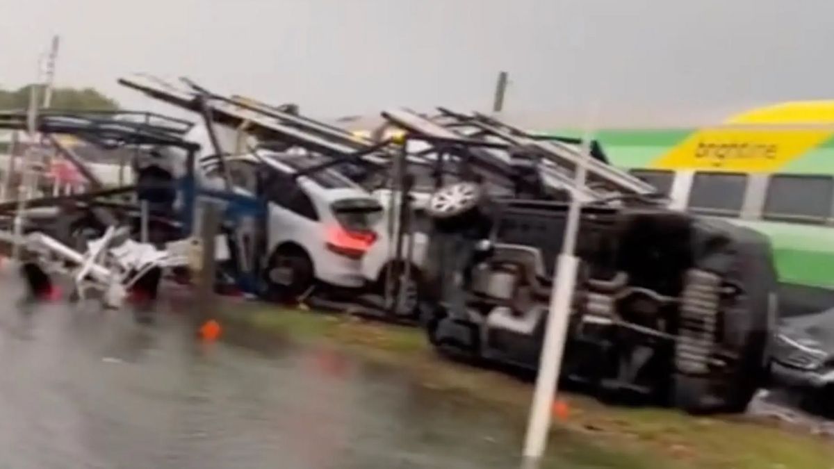 Ciężarówka przewoziła takie marki jak prosche, bmw czy mercedes