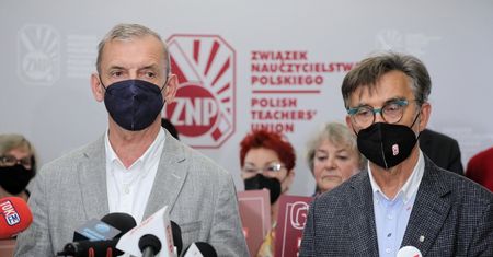 Podwyżki dla nauczycieli. ZNP odrzuca propozycje Czarnka: "Mamy dość"