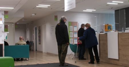 Idą do przychodni i świecą się "na czerwono" w eWUŚ. Co zrobić w takiej sytuacji?