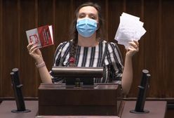 Klaudia Jachira wyrwała kartki z konstytucji. Politycy oburzeni. "Wstyd, co tutaj robicie"