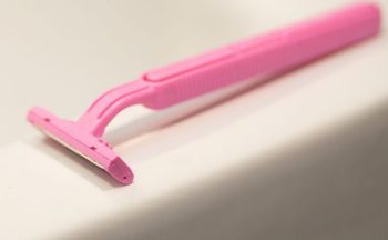 Największy błąd przy depilacji intymnej. To się źle skończy