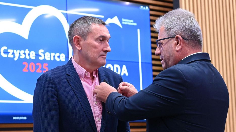 Doktor Grzegorz Świercz został odznaczony Złotym Krzyżem Zasługi. Wręczył go wojewoda Józef Bryk.